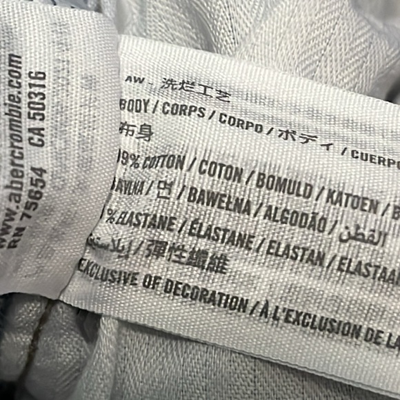 Abercrombie & Fitch The ‘90s Straight Ultra High Rise Distressed Jeans - Picture 5 of 5